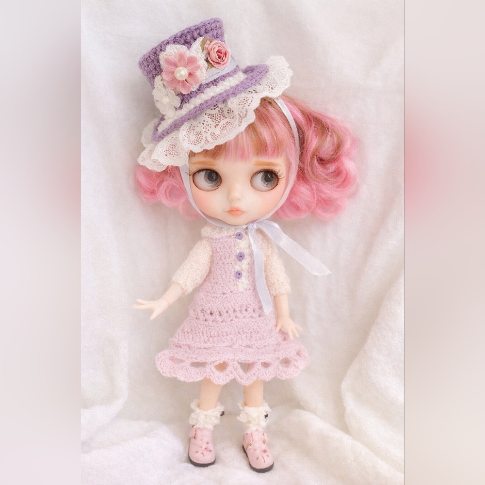 BLYTHE doll with Crochet Dress And Hat - Picture 6 of 11